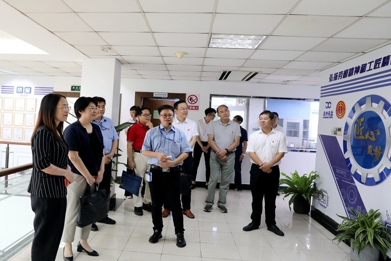 2020年7月14日，時任浙江省總工會黨組成員、副主席張衛華一行蒞臨景興紙業調研推進新時代產業工人隊伍建設改革工作