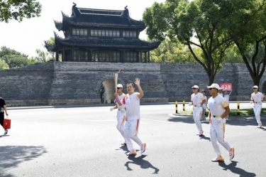 笑臉與熱情刷屏！這名火炬手是景興人！